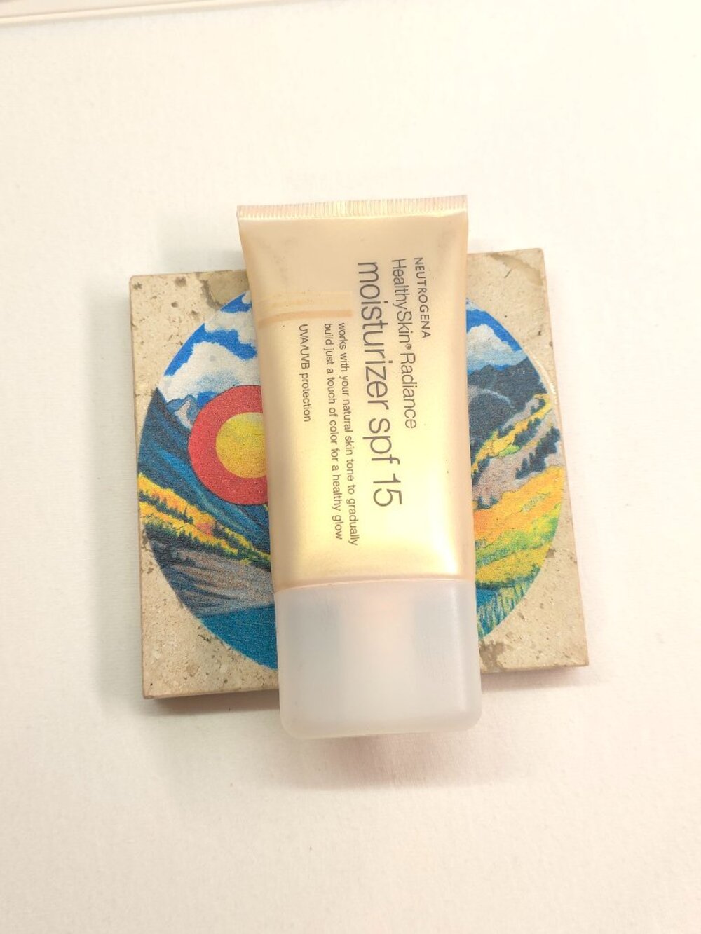 Neutrogena Healthy Skin Radiance Moisturizer SPF 15 - 40ml